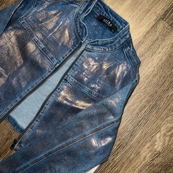 Akira Crop Jean Jacket With Metallic Rose Gold Size M FITS LIKE A SMALL - Picture 5 of 6